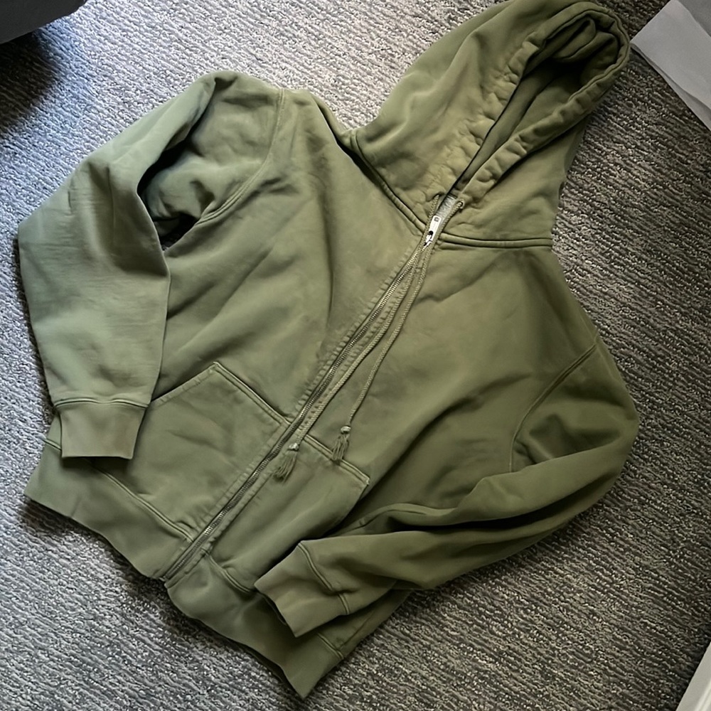 Brandy Melville sweatshirt
